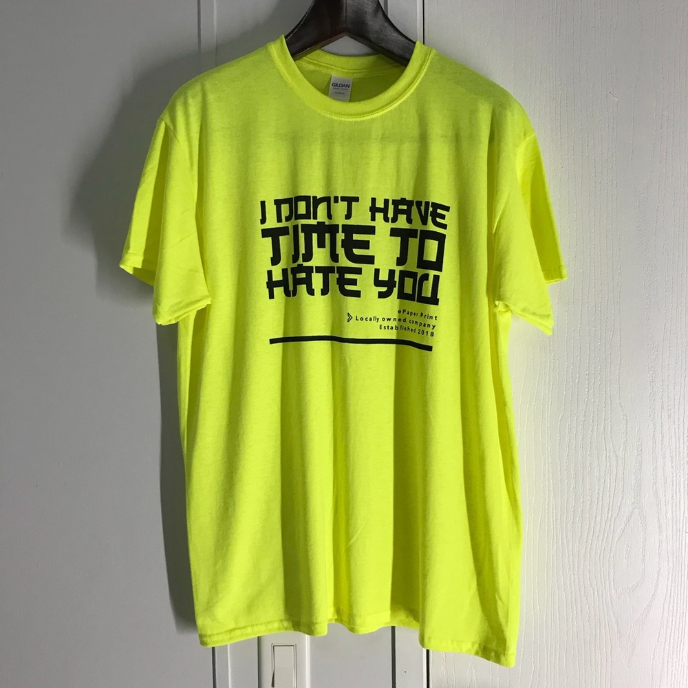 Graphic Tee Neón green Festival Outfit